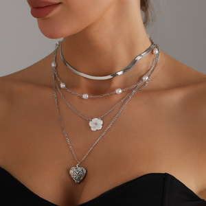 เครื่องประดับแบบข้ามพรมแดนยุโรปและอเมริกันกล่องภาพหัวใจดอกไม้งูไหปลาร้าโซ่ไฟแฟชั่นสไตล์ INS ไข่มุกเทียม - Product Image 4