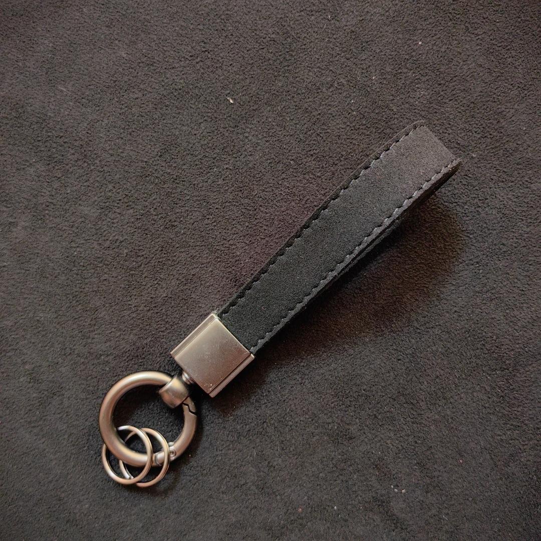 หนังกลับ: ด้ายสีดำ