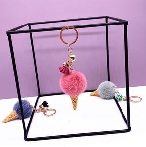 फैशन आइस क्रीम कीचेन प्यारा बैग आकर्षण कार्टून प्लश पेंडेंट फर बॉल रचनात्मक उपहार चुनने के लिए विभिन्न रंग - Product Image 5