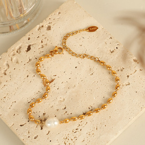 สร้อยคอมุกสำหรับผู้หญิง มุกสีขาว ชุบทอง เหล็กไทเทเนียม เครื่องประดับสวมใส่ทุกวัน - Product Image 2