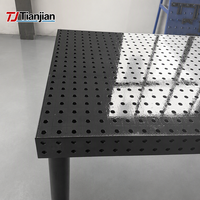 Table de soudage modulaire 3D D16 compacte en fonte avec gabarits de serrage pour la petite fabrication métallique