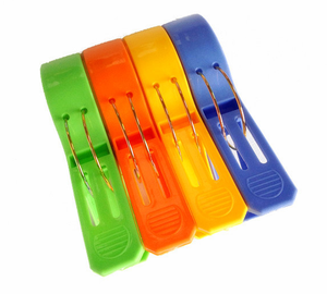 Pinces pour serviettes de plage OEM pinces pour chaise porte-serviettes pour chaises de piscine en croisière-pinces à linge en plastique de taille jumbo pinces à linge suspendues - Product Image 5