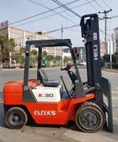 Forklift Diesel Mini HELI CPCD70 7 Ton Mesin Isuzu Tiang Tiga Tingkat Ban Solid Penanganan Material Luar Ruangan