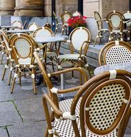 Chaise de bistrot de jardin en aluminium moulé coloré XY pour mariage et décoration de jardin, chaise de café à dossier haut