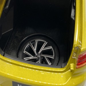 Nuovo Modello di <span class=keywords><strong>Auto</strong></span> in <span class=keywords><strong>Scala</strong></span> <span class=keywords><strong>1</strong></span>:<span class=keywords><strong>18</strong></span> CC in Giallo Mattutino, Regalo <span class=keywords><strong>Auto</strong></span>, Modello in Lega FAW-CC di Alta Qualità, Giocattoli Die-cast di Fabbrica - Product Image 6
