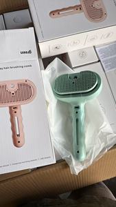 Spazzola 3 in 1 per Animali Domestici: Rimuovi Peli, Spazzola Sciogli Pelo con Manico, Spazzola a Vapore per Cani e Gatti - Product Image 6