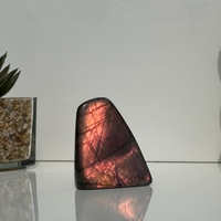 Mini Labradorite de forme libre avec éclat pêche-orange, Labradorite de forme libre effet coucher de soleil, Pierre précieuse violet-rose, Madagascar