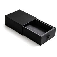 Schwarze Geschenkbox mit Schublade und individuellem Logo, Goldfolienrahmen und weinrotem Flockfutter für Schmuckverpackungen – Lieferant