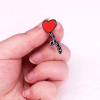 Épinglette personnalisée en gros enfants émail broche chanteur lyrique métal coeur forme Badge lettre dessin animé émail dur broches ballons