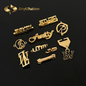 Jinyi pabrik kustom klasik Logo antik logam campuran seng pelat nama merek logam Label pakaian tas terukir timbul logam Tag Logo - Product Image 2