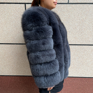 Cappotto Invernale Lungo in Vera <span class=keywords><strong>Pelliccia</strong></span> di Volpe Grigio Scuro per Donna, Antivento, Modello Verticale - Product Image 3