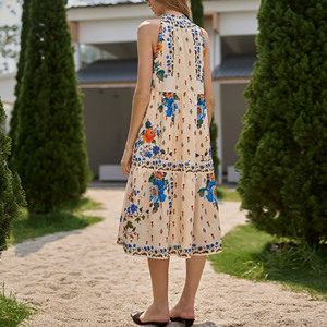 Robe midi pour femme à imprimé floral, style foulard carré, coupe trapèze, avec ourlet à volants superposés, fluide et dégradé, idéale pour l'été - Product Image 3