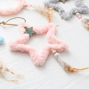 Décorations suspendues de Noël en peluche étoile et plume de chérubin-Carillon éolien festif et ornements de pentagramme pour arbre et maison - Product Image 4