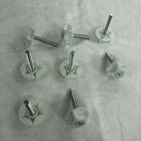 Pied de meuble réglable en plastique blanc et noir avec tête de vis cruciforme