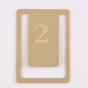 Marque-page en métal doré avec pompon, cadeau de mariage pour les invités - Product Image 5