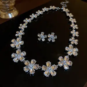 Statement Handmade Strass Choker Halskette Luxus Blumen Schlüsselbein Kette Halsketten