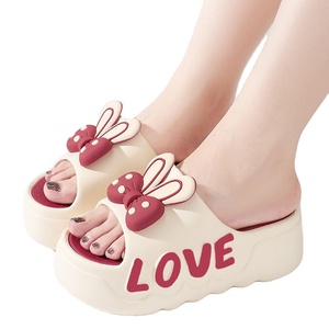 Sandali Estivi da Donna con Suola Spessa, Aperti, Stampati, con Rialzo, Decorazione a Fiocco a Orecchie di Coniglio e Scritta LOVE Laterale Colorata - Product Image 1