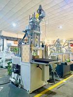 Machine de moulage par injection verticale de 55 tonnes avec table coulissante simple, vis PLC pour ABS PC