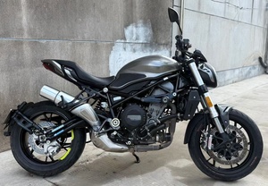 Motocyclettes d'occasion <span class=keywords><strong>Benelli</strong></span> <span class=keywords><strong>752s</strong></span> 750cc Streetbikes, motos tout-terrain, moteur haute performance, état d'origine, prix abordable - Product Image 4