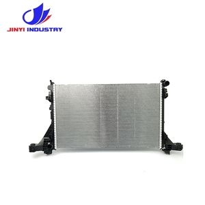 Radiateur adapté pour NISSAN 214108535R 214107695R 214107641R 214106091R 214106091R 2140000Q4K 2140000Q2F 21 41 085 35R - Product Image 1