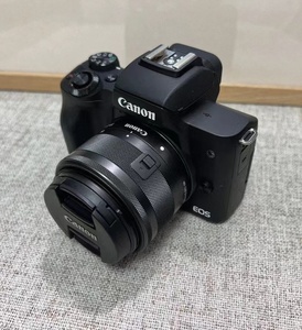 Cámara Canon <span class=keywords><strong>M50</strong></span> <span class=keywords><strong>Mark</strong></span> <span class=keywords><strong>II</strong></span> 90% Nueva con Lente de 15-45 mm, Fotografía de Nivel Básico, Cámara sin Espejo Usada, 24.1 Millones de Píxeles - Product Image 2
