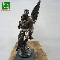 Statues romantiques de couple en bronze nu s'embrassant