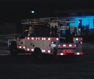 Nhà Máy Giá Dot C2 Cao cách xe đánh dấu Băng khả năng hiển thị cao PET + PVC chất liệu microprismatic xe tăng xe tải phản chiếu Sticker - Product Image 3