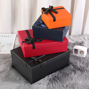 Boîte cadeau souvenir d'affaires haut de gamme avec finition brillante/mate et gaufrage, base et couvercle rigides décoratifs avec nœud - Product Image 6