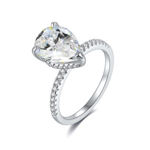 Anillo de Compromiso con Moissanita Corte Pera, Plata 925 con Baño de Rodio, Engaste de Garras, Banda Pavé, Estilo Clásico para Mujer - Product Image 1