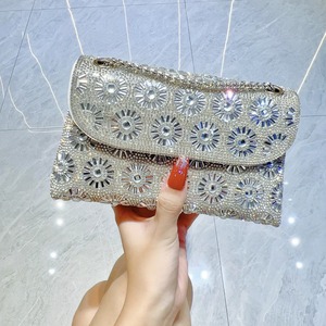 Elegante <span class=keywords><strong>Pochette</strong></span> <span class=keywords><strong>da</strong></span> <span class=keywords><strong>Sera</strong></span> <span class=keywords><strong>Argento</strong></span> con Strass Floreali; Borsa a Tracolla con Patta e Catena Rimovibile - Product Image 6