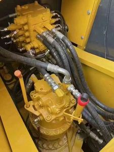 Excavatrice Komatsu PC160 d'occasion, industrielle, CE, 16 tonnes, moteur Isuzu, pompe hydraulique, engrenages, 2022, Japon, matériel d'occasion - Product Image 6