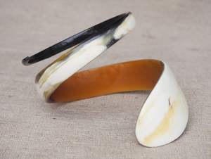 Brazaletes de Cuerno de Búfalo, Artesanía Natural, Joyería Étnica para Mujer, Hechos a Mano por Artesanos, Estilo Sostenible y Expresión Personal Única - Product Image 6