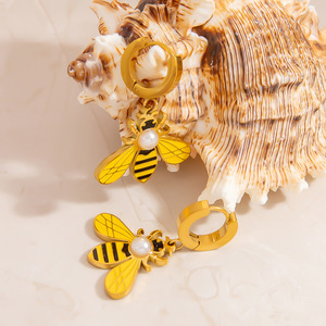 ต่างหูมุกทรงหยดน้ำ ดีไซน์รูปแมลง ชุบทอง 18K สำหรับใส่ทุกวัน - Product Image 3