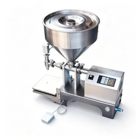 Machine de remplissage de pâtes avec mélangeur et chauffage pour pâtes de curry et pâtes de fruits, dotée d'une machine de remplissage à piston et d'un trémie
