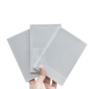Placas de Techo Modernas Cuadradas de PVC Blanco de 24 x 24, Insonorizantes y Resistentes al Fuego, para Montaje en Rejilla de Techo, para Edificios de Oficinas - Product Image 2