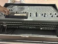 Console de mixage numérique Behringer X32 d'occasion avec 32 entrées et préamplis micro Midas pour spectacles en direct