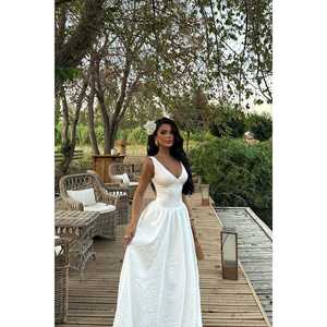 ชุดราตรีสีขาวทรงเอไลน์แบบสายเดี่ยว สไตล์เรียบง่ายสำหรับงานปาร์ตี้ ประดับด้วยดอกไม้ปัก  ไซส์ XS ถึง XL ผลิตตามแบบ ODM ผ้าทอสำหรับงานพรอม - Product Image 4