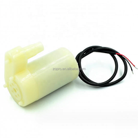 Mini pompe à eau horizontale et verticale DC 3V petit produit de circuits intégrés de pompe de fontaine submersible avec des options de 4.5V 5V 6V