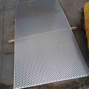 Lamiera Forata in Acciaio Inox 304 Sabbiata con Fori Rotondi Tagliati al Laser Personalizzata OEM Lavorazione CNC - Product Image 2