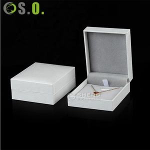 Boîte d'emballage de bijoux en papier imitation cuir PU haut de gamme, coffret cadeau élégant pour bracelet et bague - Product Image 1