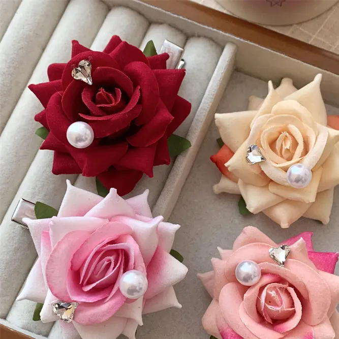 महिलाओं के लिए रेट्रो लाल गुलाबी फूल उत्तम दर्जे का सुरुचिपूर्ण हेयरपिन साइड क्लिप हेयर एक्सेसरी फैशनेबल गुलाब हेयर पिन ब्रोच