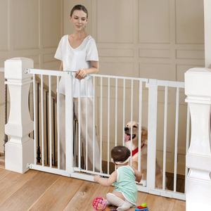 Barrière de sécurité pour bébé noir blanc Installation facile Barrière d'<span class=keywords><strong>escalier</strong></span> pour bébé en métal durable. Barrière de sécurité portable pour bébé de haute qualité - Product Image 2