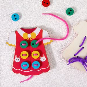 Juguete Educativo de Práctica y Habilidades para Atar: Tarjetas de Madera de Lujo para Aprender a Atar Zapatos y Ropa - Product Image 4