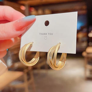 Boucles d'oreilles créoles noires roses de Style coréen, vente en gros, boucles d'oreilles mignonnes mélangées en acrylique mignonnes pour femmes, accessoires boucles d'oreilles - Product Image 5