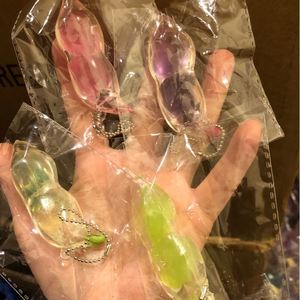 Nuevo Juguete Antiestrés de Frijoles Transparentes de 7 cm, Juguete de Frijoles Dobles para Aliviar el Estrés y Mejorar el Estado de Ánimo para Niños y Adultos - Product Image 1