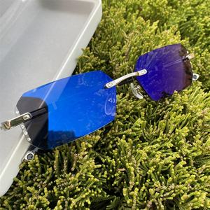 Gafas TR90 con Lentes Fotocromáticas Sin Marco, Anti Reflejo y Luz Azul, para Interiores y Exteriores, Poligonales, Rectangulares Pequeñas, con Pedrería, Fotogris - Product Image 5