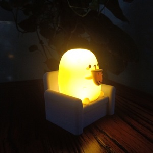 Lampe de chevet en silicone pour bébé, jouet personnalisé en forme d'ours mignon d'anime, lumière chaude pour enfants, lampe de nuit en silicone LED kawaii pour bébé - Product Image 1