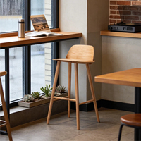 Tabouret de bar en bois massif de designer nordique, tabouret haut moderne et minimaliste, chaise haute créative pour café et salon de thé, modèle tendance