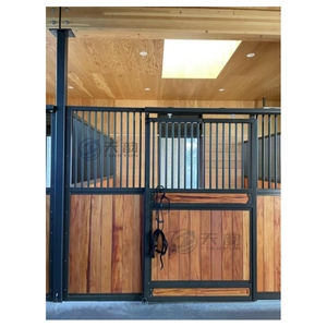 Venta de establos de caballos modulares de metal prefabricados, puesto de caballos de estilo europeo portátil personalizado de 14 pies con techo Cavalli - Product Image 1