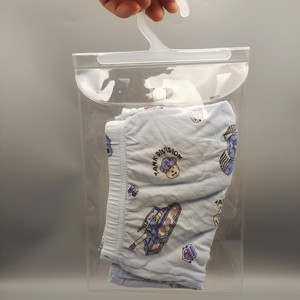 Sac d'emballage flexible transparent en PVC personnalisé avec crochet pour cintre, sac de rangement en PVC - Product Image 4